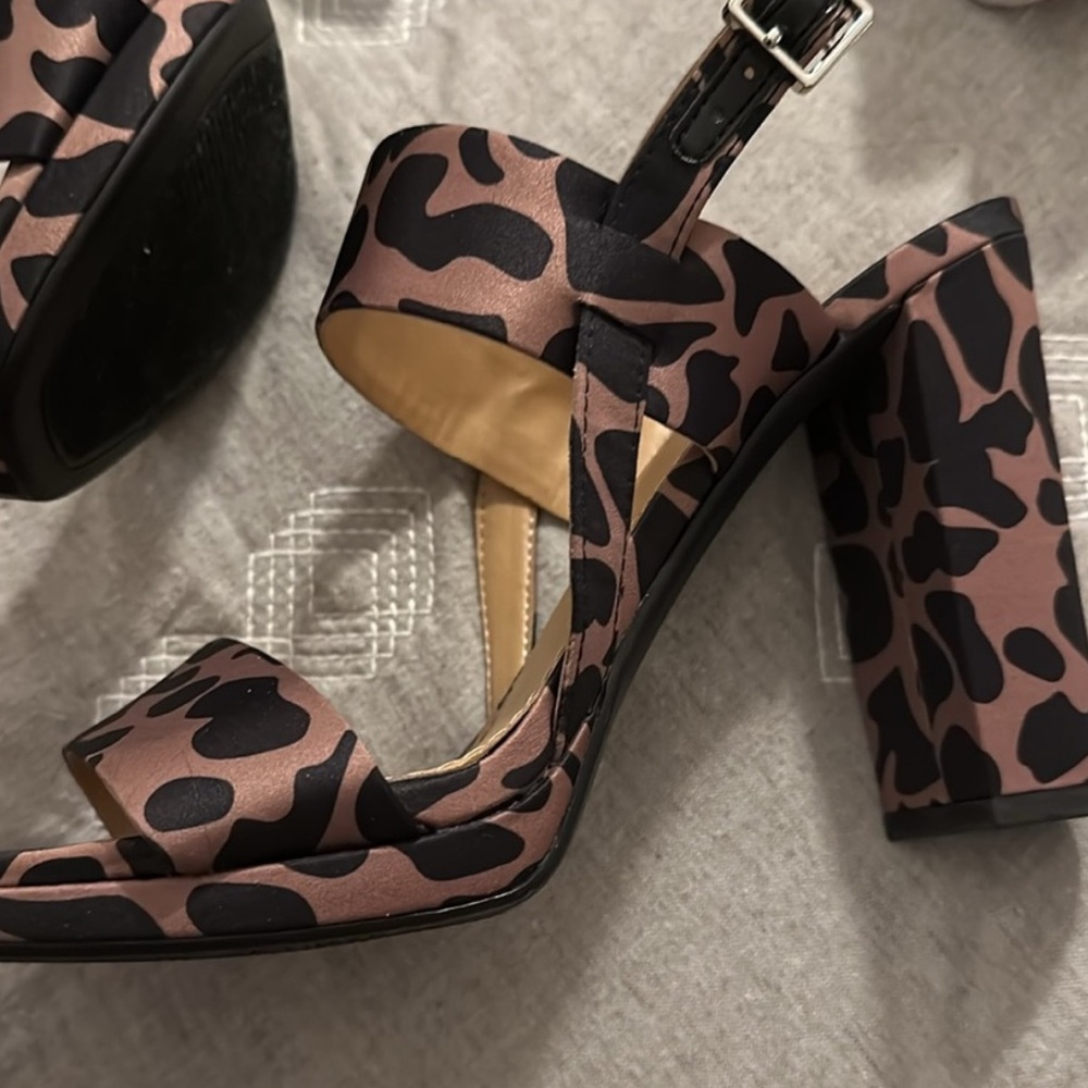 New Gibson & Latimer Emmy Giraffe Print Block Heel - Picture 6 of 10
